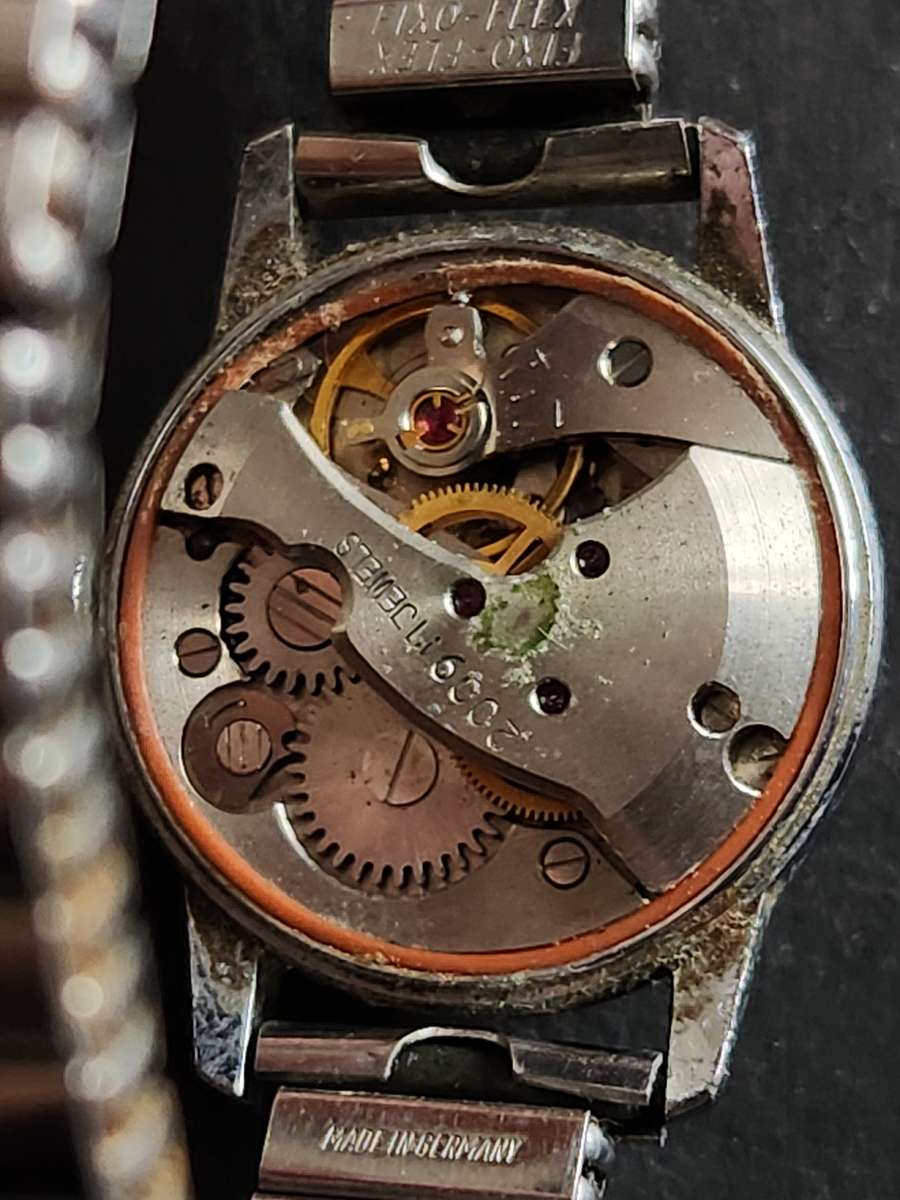 Vintage Ladies Osco Twin 17 Jewels Shock Proof Mechanical Wrist Watch (not working) - as per photogr