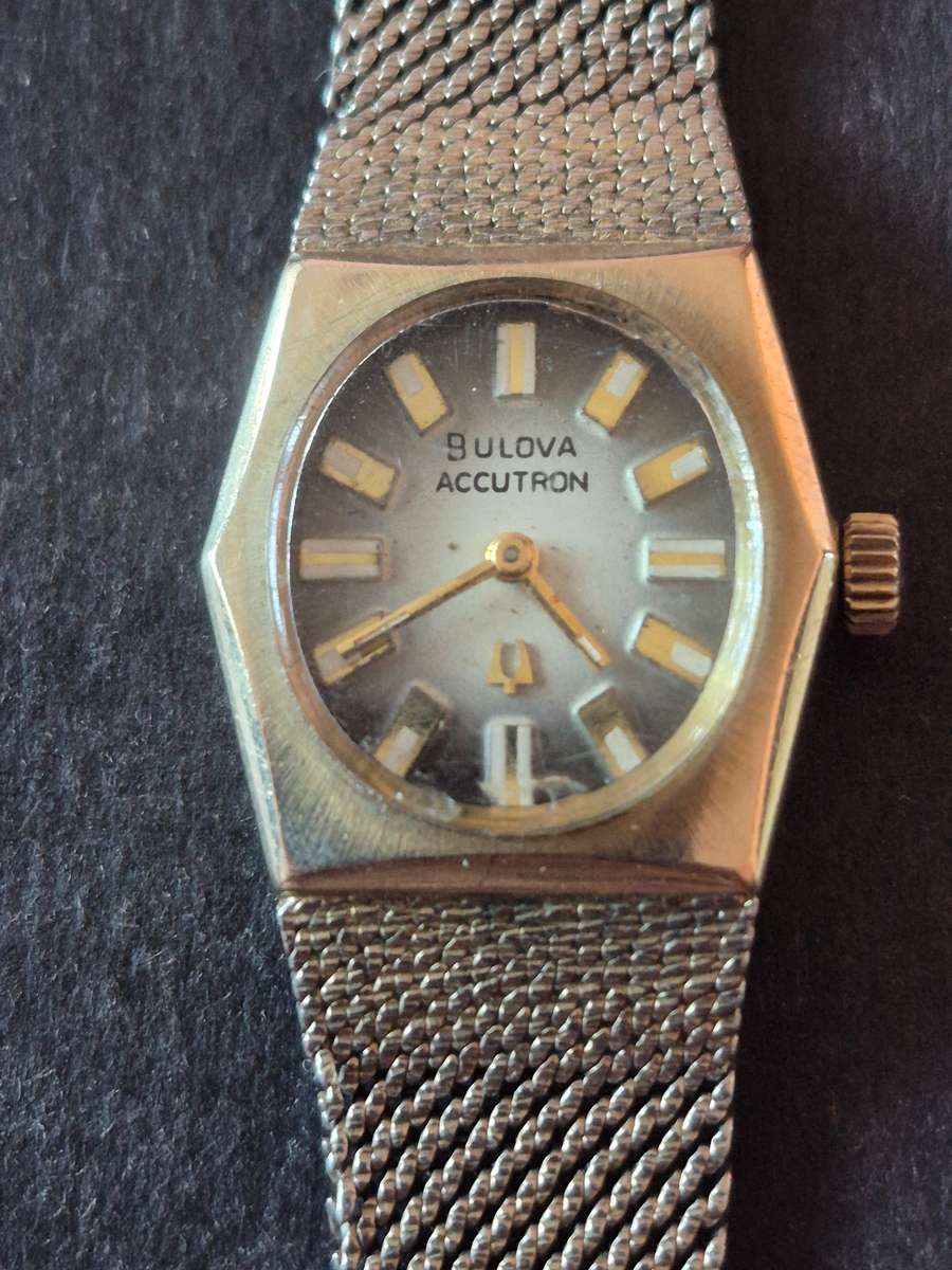 Vintage Ladies Bulova Accutron 10 Microns Rolled Gold Quartz Watch (not working)