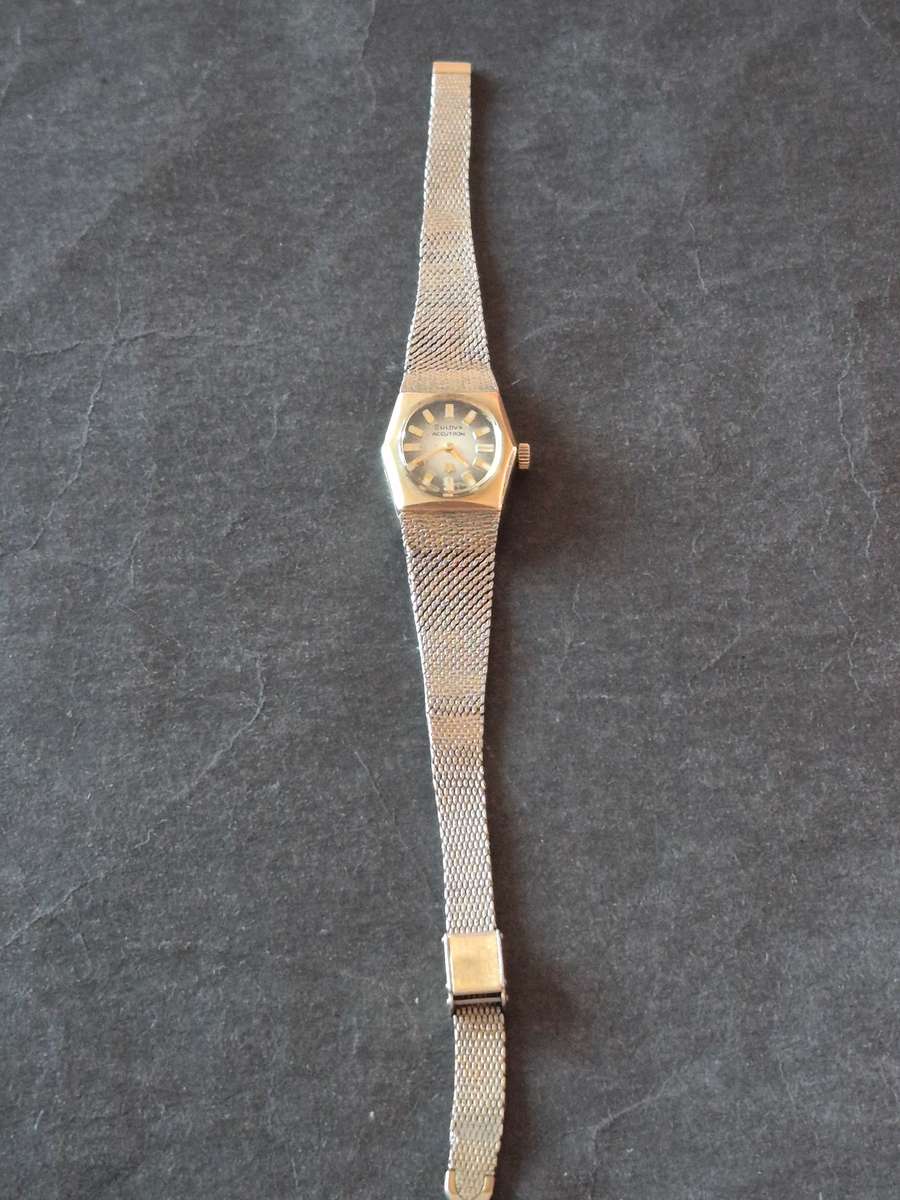Vintage Ladies Bulova Accutron 10 Microns Rolled Gold Quartz Watch (not working)
