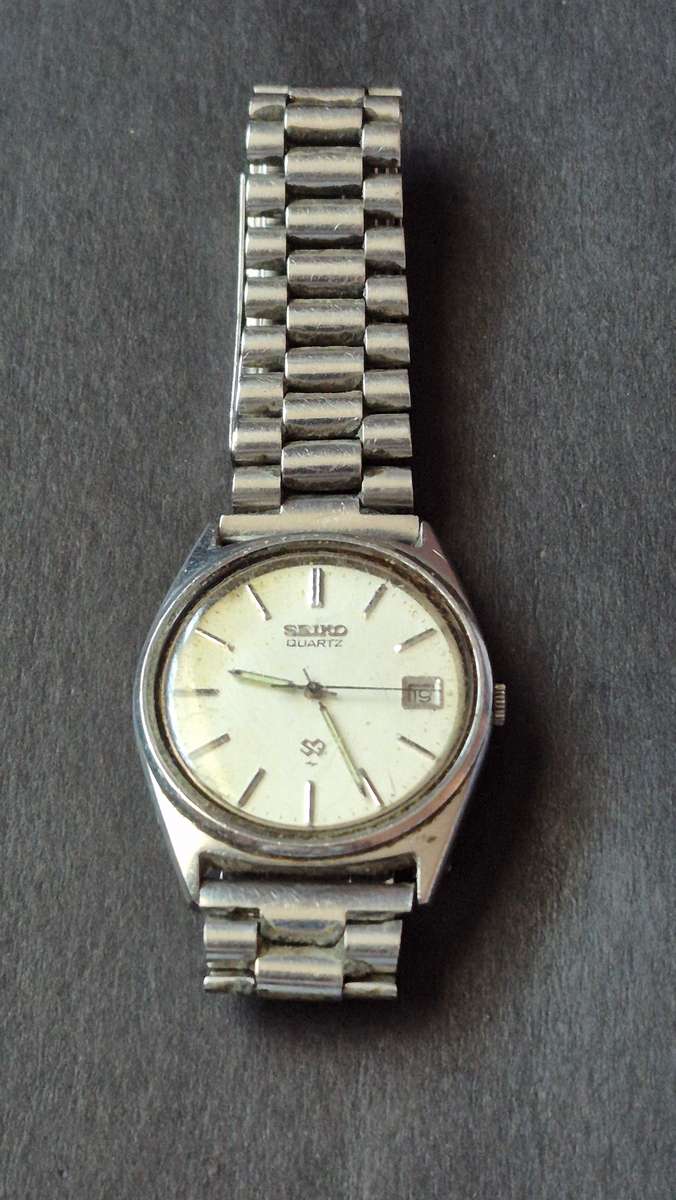 Vintage Men's Seiko Quartz Watch (unchecked) - sold as is