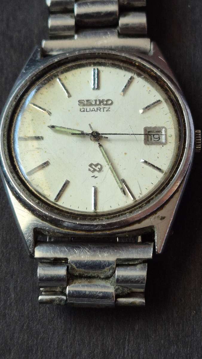 Vintage Men's Seiko Quartz Watch (unchecked) - sold as is