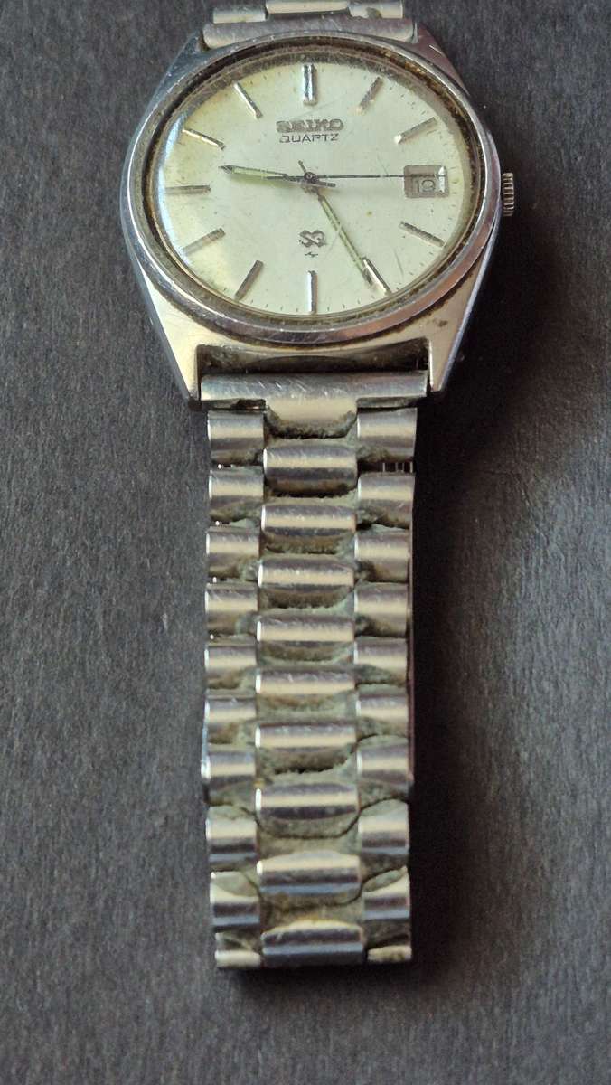 Vintage Men's Seiko Quartz Watch (unchecked) - sold as is