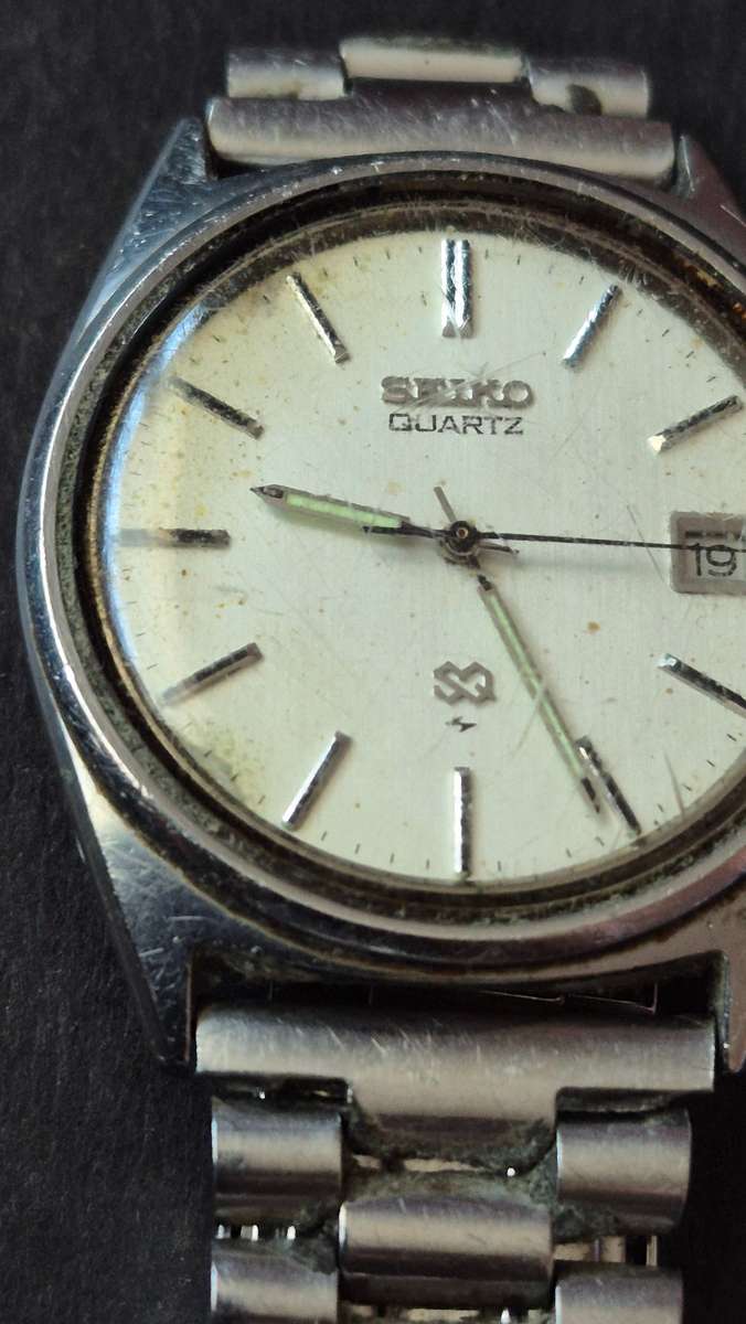 Vintage Men's Seiko Quartz Watch (unchecked) - sold as is