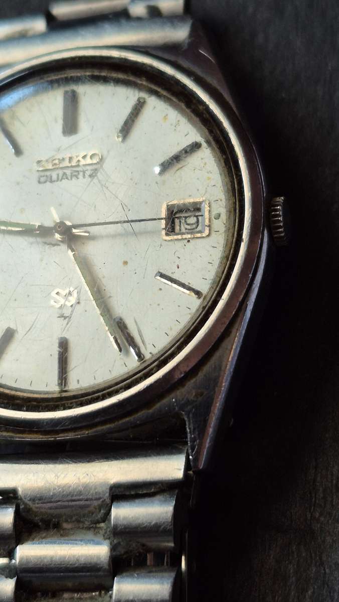 Vintage Men's Seiko Quartz Watch (unchecked) - sold as is