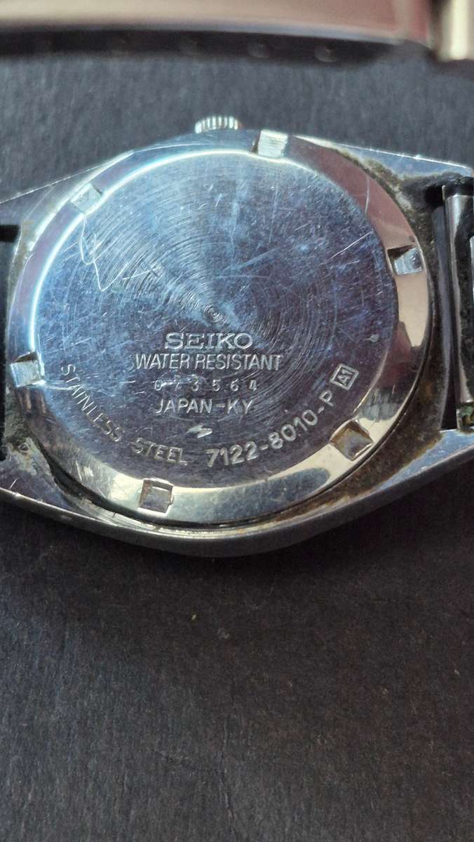 Vintage Men's Seiko Quartz Watch (unchecked) - sold as is
