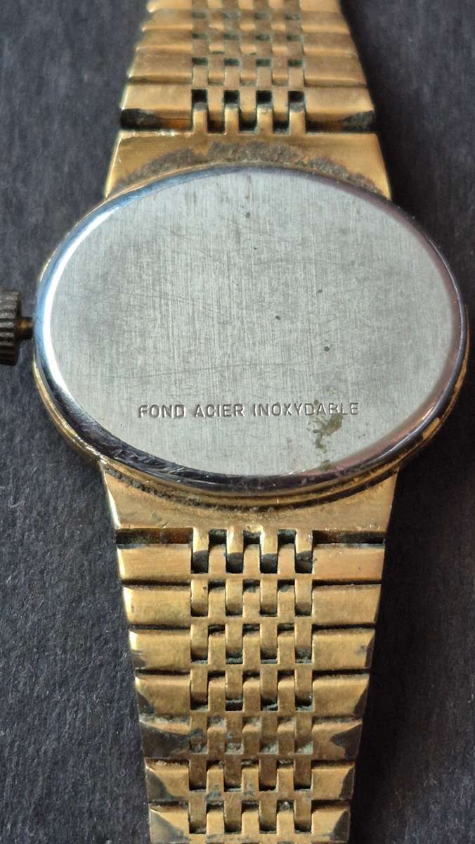 Vintage Ladies Tissot Stylist Mechanical Wrist Watch- sold as is (hand is broken)