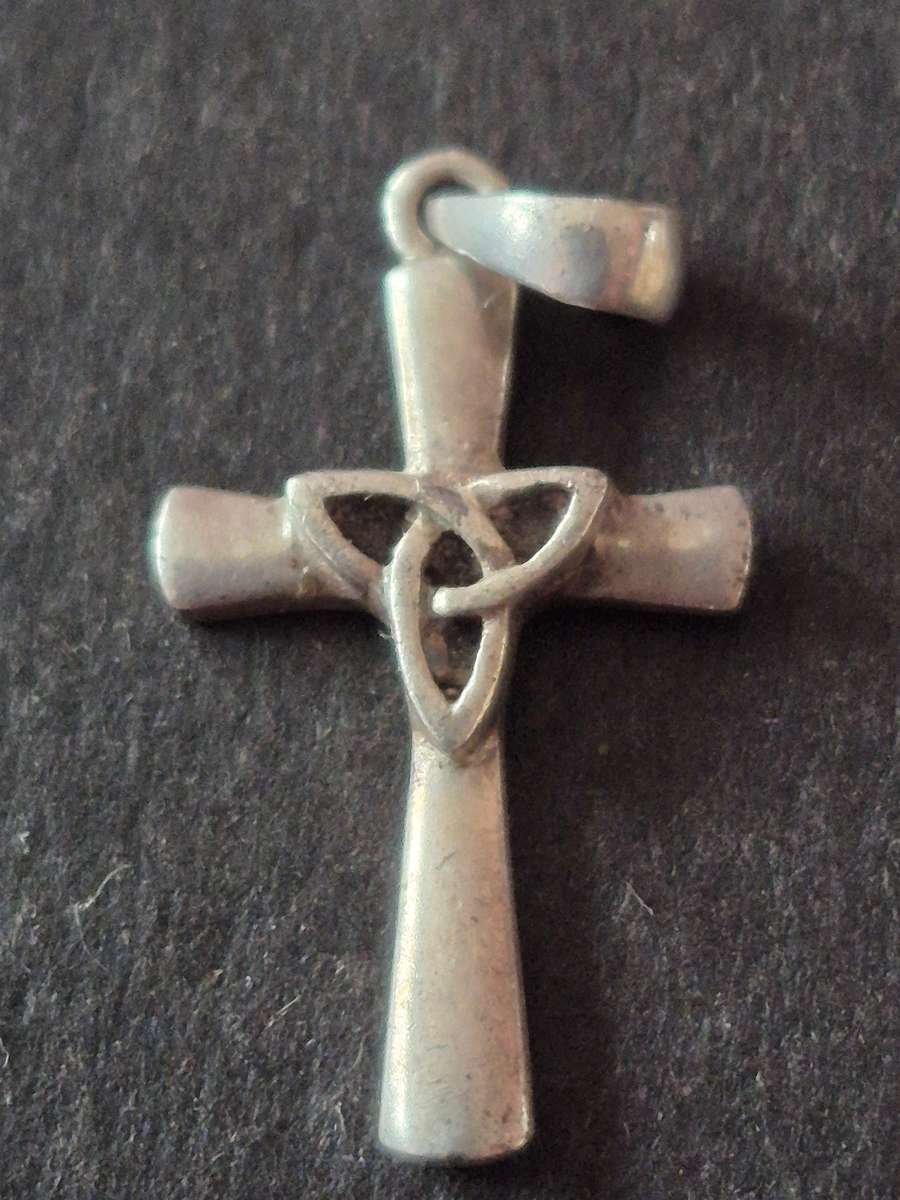 Vintage Sterling Silver Cross stamp .925 maker S.G. 1 gram