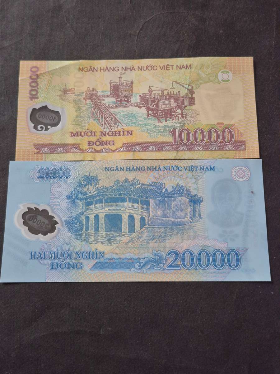 2 x Vietnam Notes 10000/20000 Dong