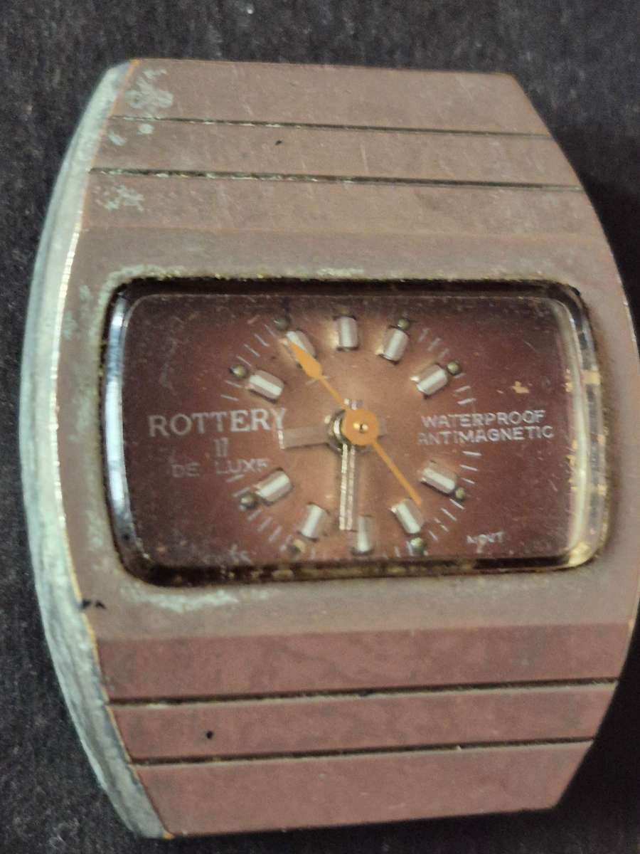 Vintage Men's Rottery 17 Deluxe Waterproof Antimagnetic Men's Wrist Watch (runs/stops) needs to be s