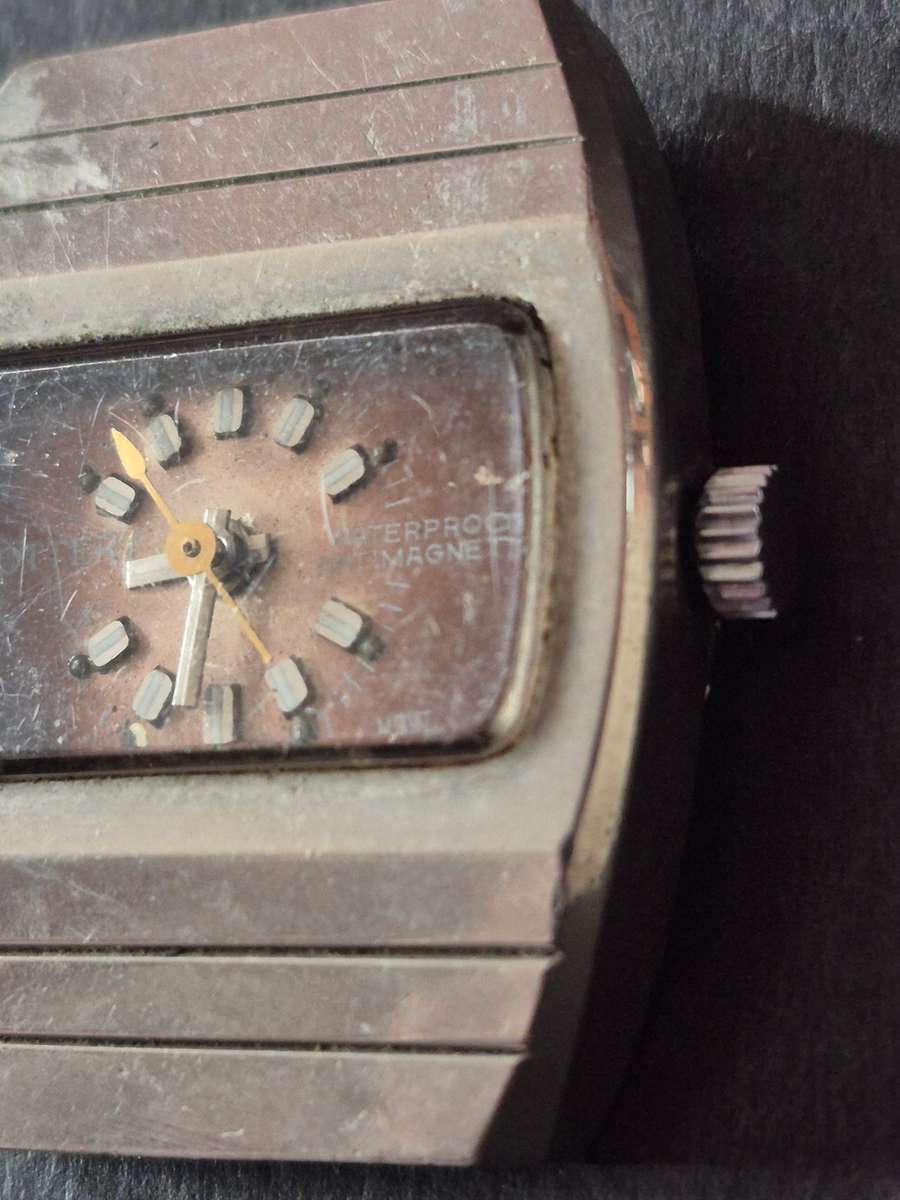 Vintage Men's Rottery 17 Deluxe Waterproof Antimagnetic Men's Wrist Watch (runs/stops) needs to be s