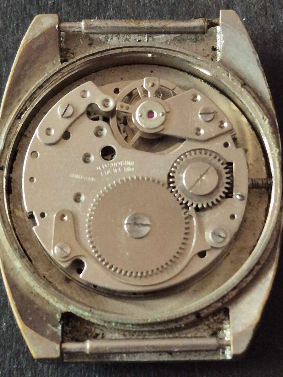 Vintage Men's Rottery 17 Deluxe Waterproof Antimagnetic Men's Wrist Watch (runs/stops) needs to be s