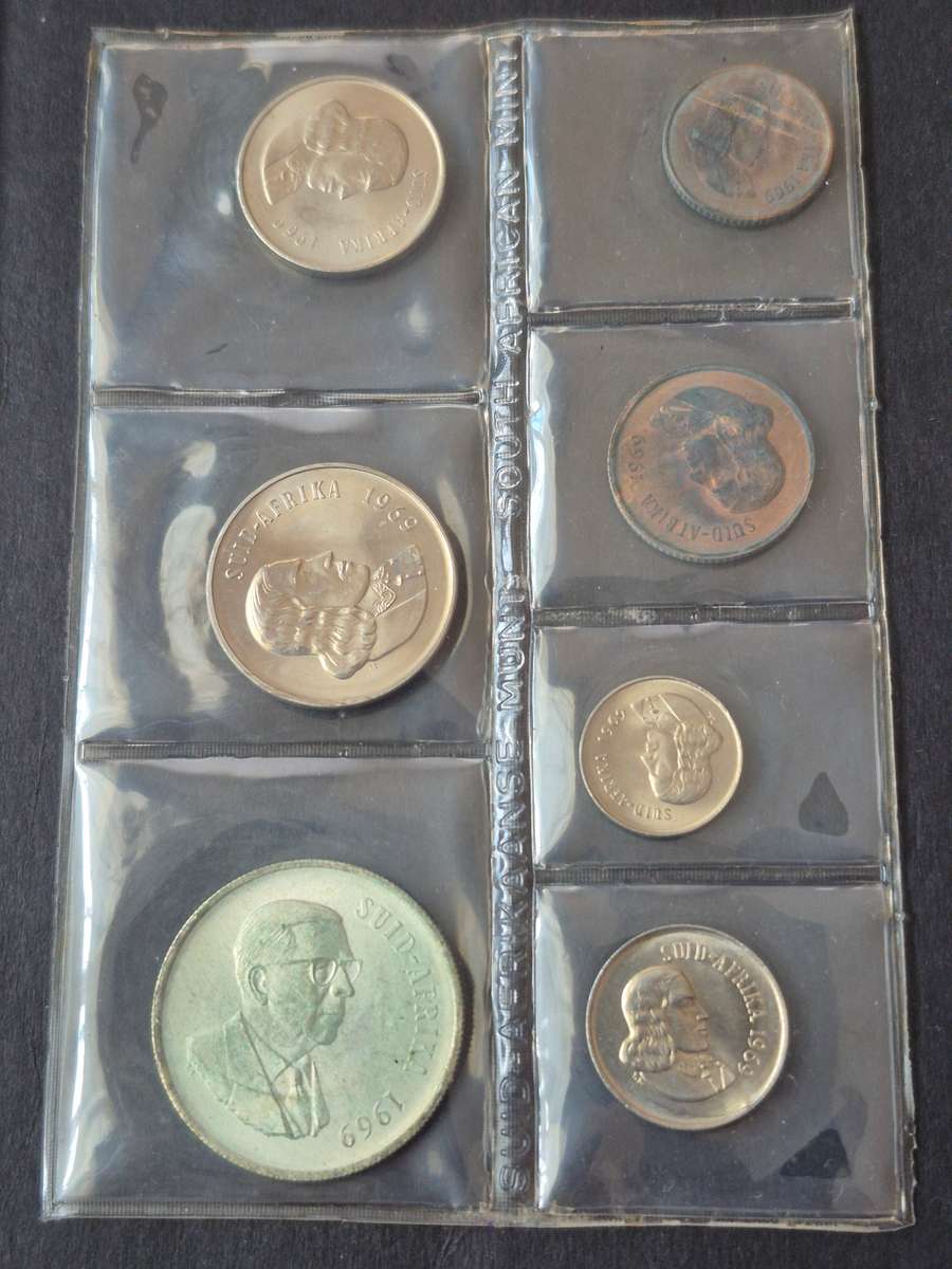 SA Mint Pack 1969 Afrikaans (including Silver One Rand) scarce date