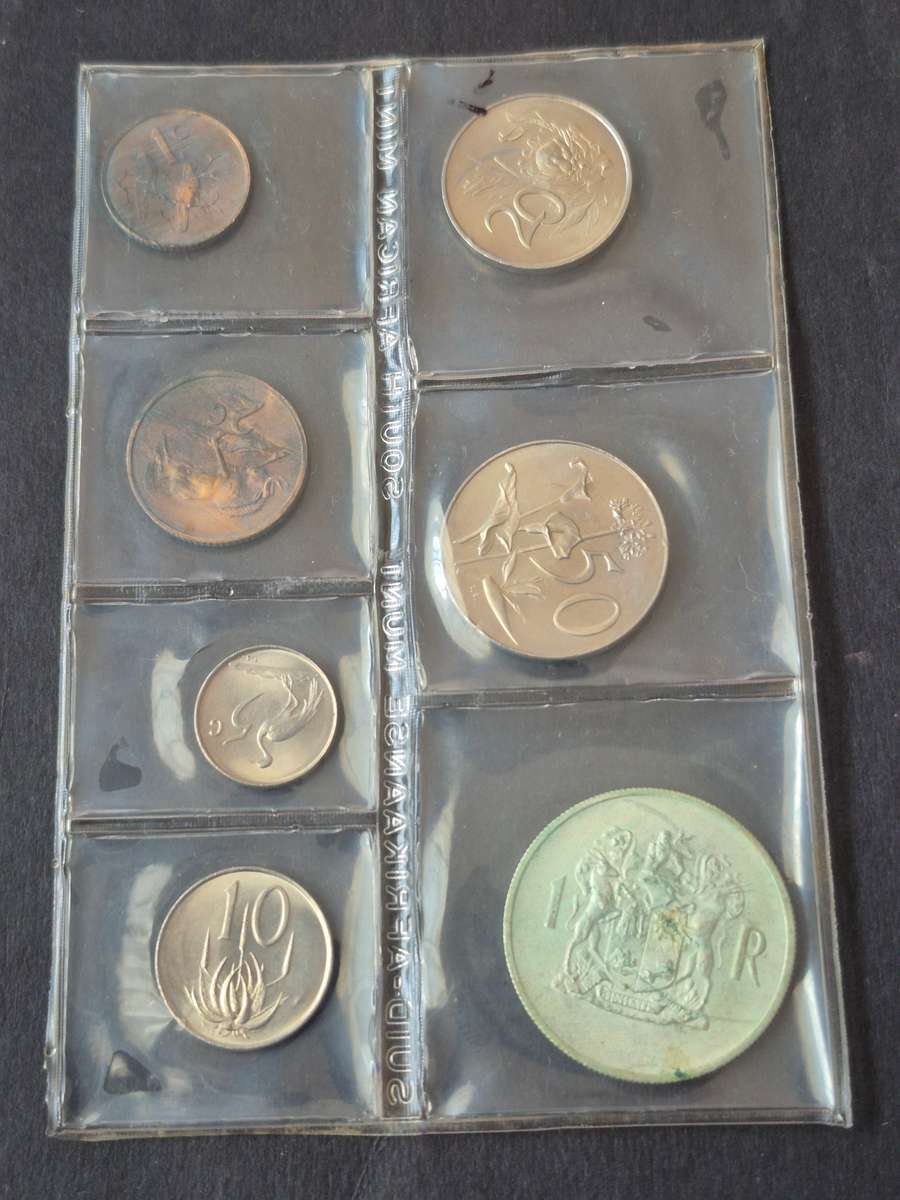 SA Mint Pack 1969 Afrikaans (including Silver One Rand) scarce date