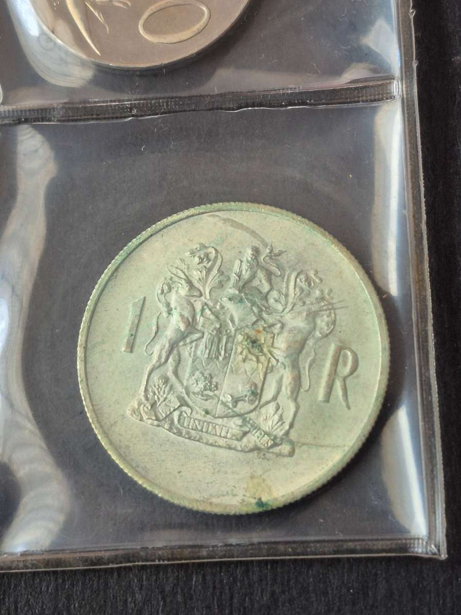 SA Mint Pack 1969 Afrikaans (including Silver One Rand) scarce date