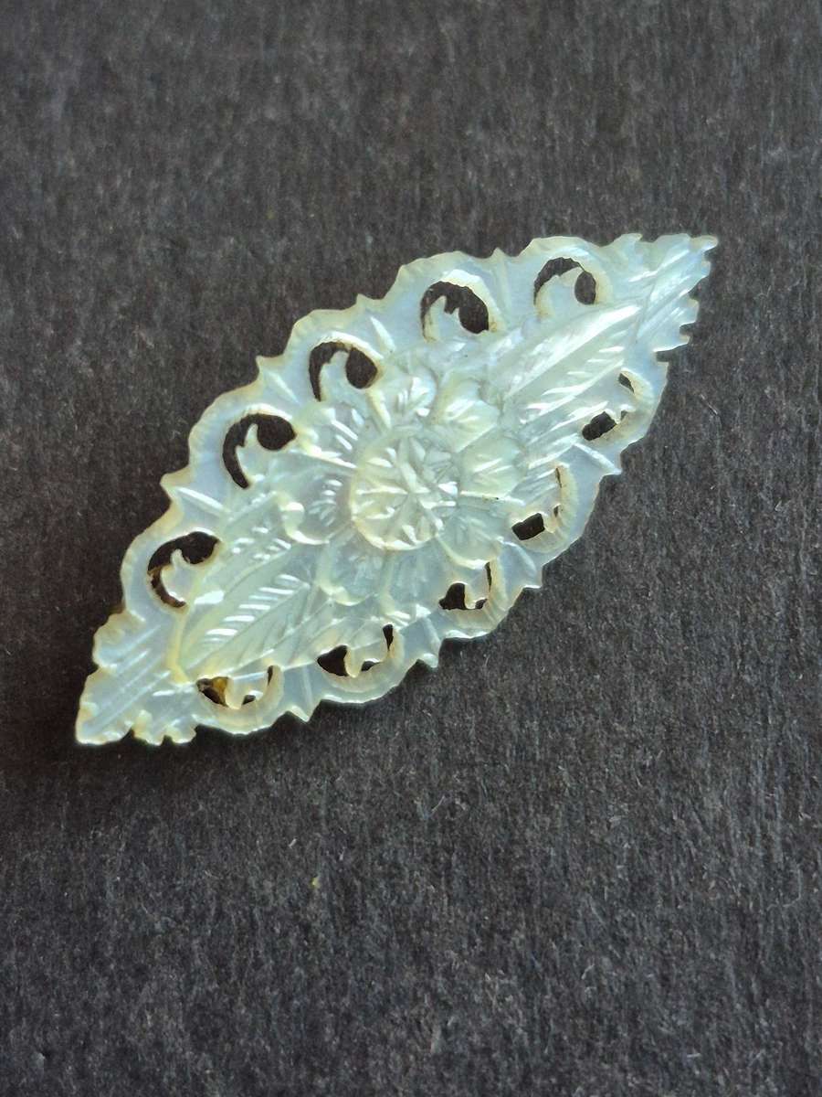 Vintage Mother of Pearl Brooch (pin broken)
