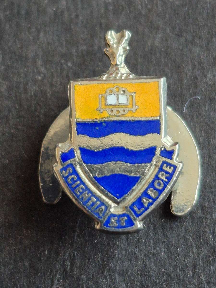 Scientia et Labore Enamel Badge