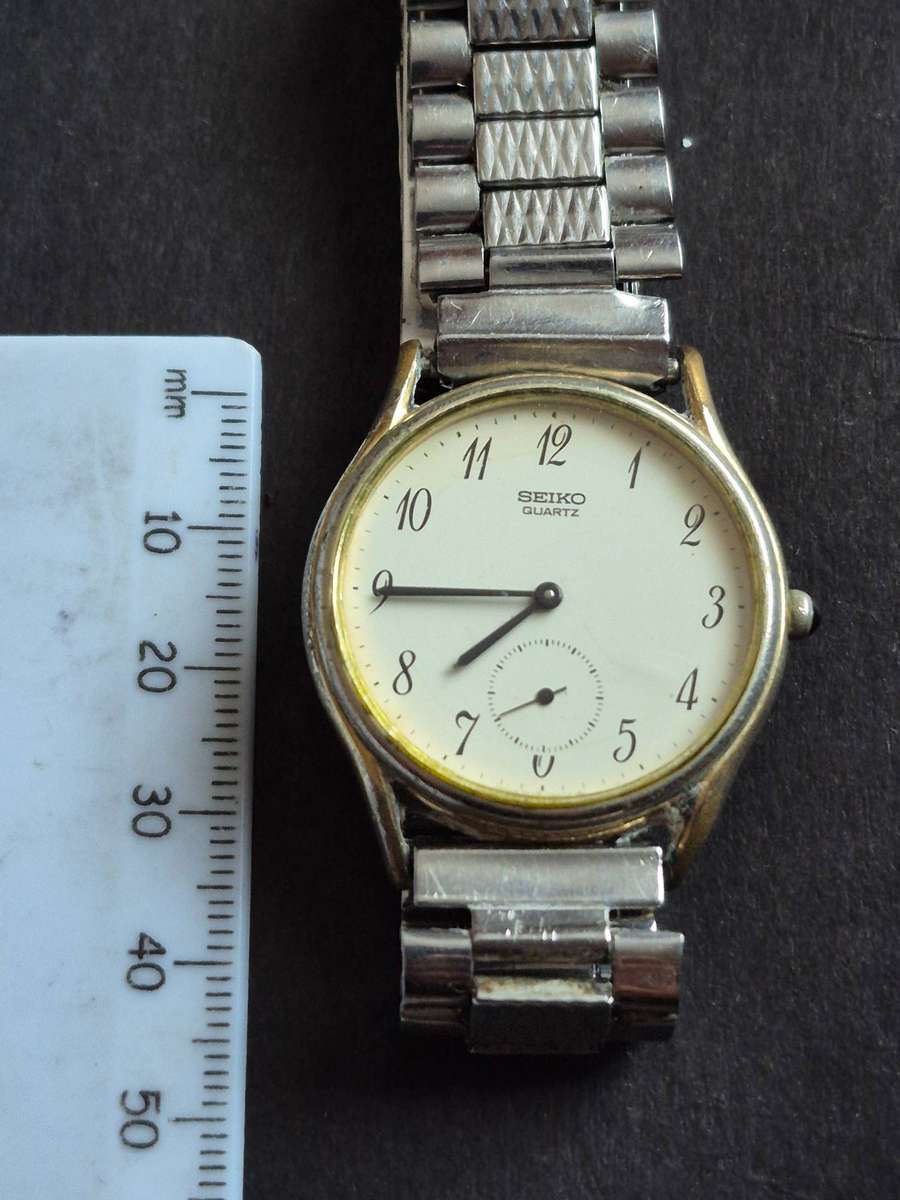 Vintage Men's Seiko Quartz Wrist Watch unchecked