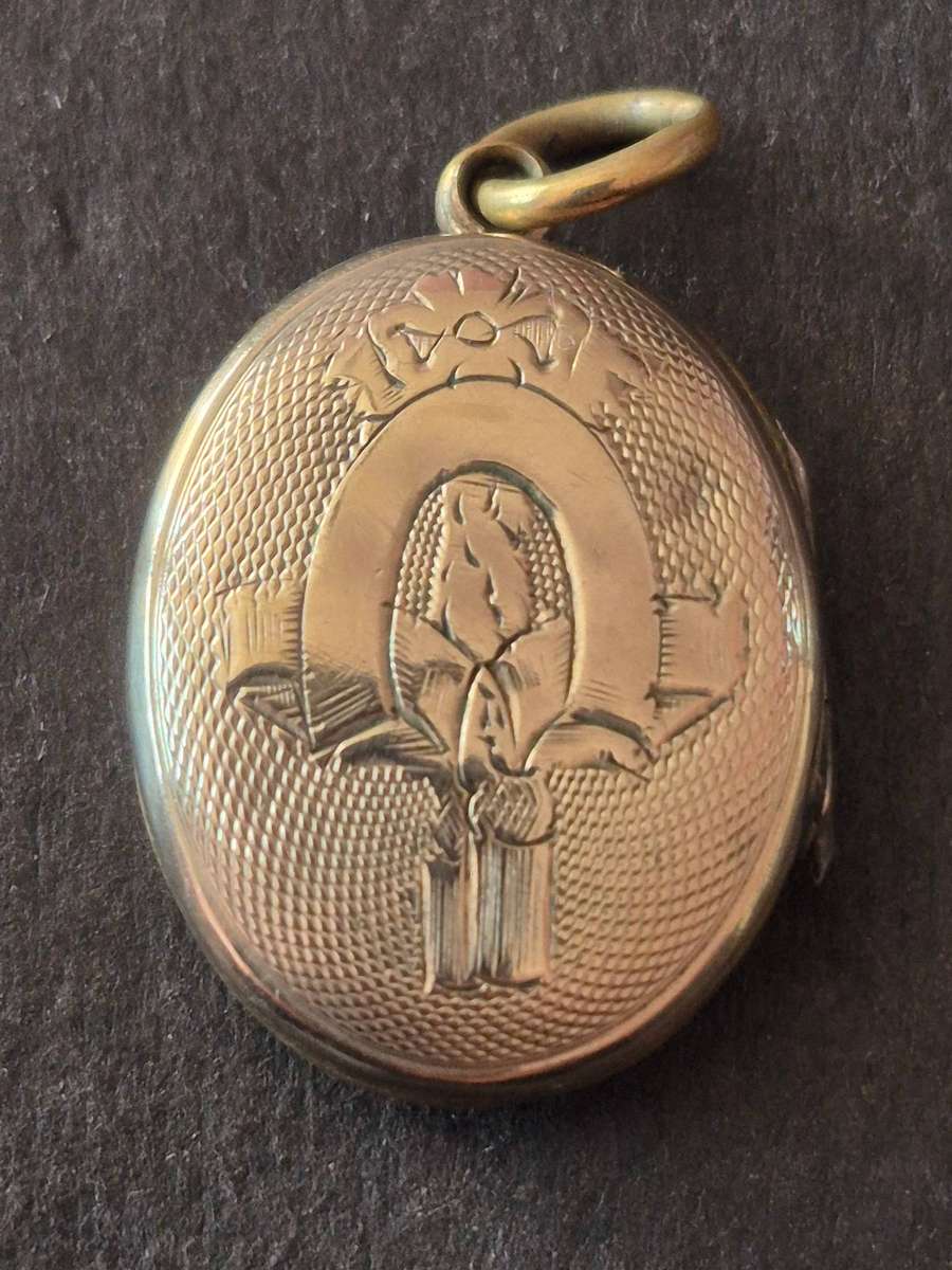 Antique Victorian Gold Plated Locket total weight 4.6g