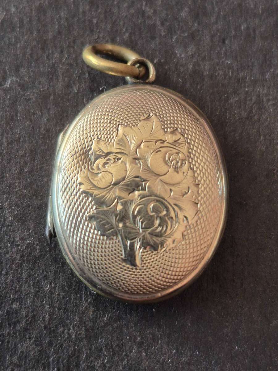 Antique Victorian Gold Plated Locket total weight 4.6g
