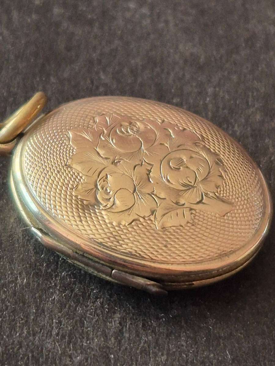 Antique Victorian Gold Plated Locket total weight 4.6g