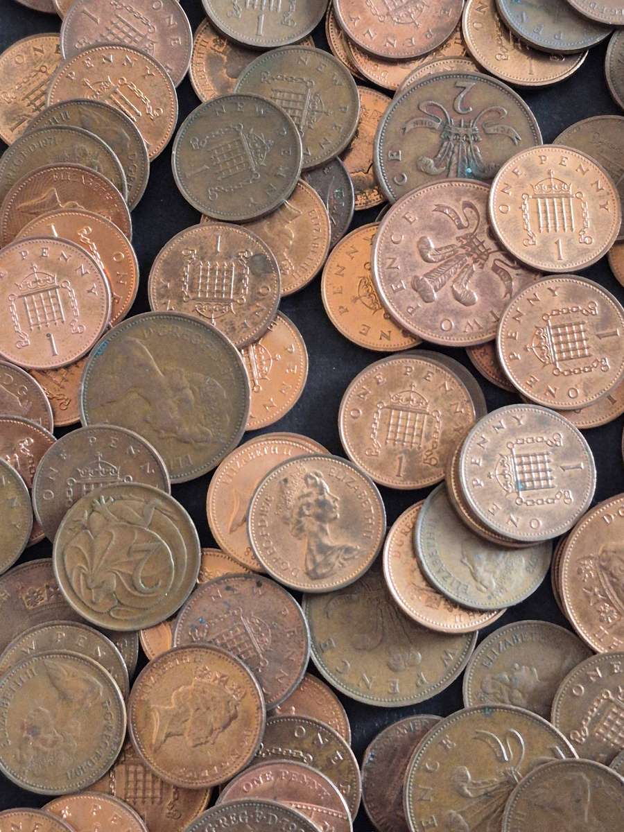 Mixed Lot of UK One Pennies and Twopence Coins 1kg