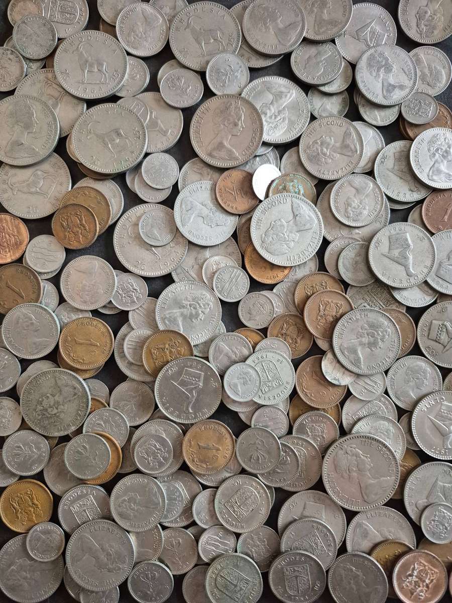 Mixed Lot of Rhodesia 25/20/10 and 5 Cents and Threepence Coins 1kg