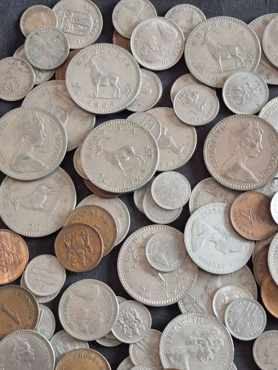 Mixed Lot of Rhodesia 25/20/10 and 5 Cents and Threepence Coins 1kg