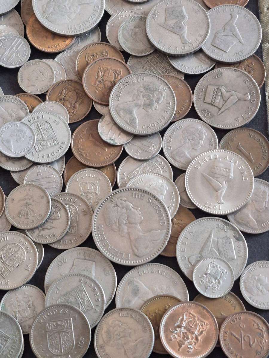 Mixed Lot of Rhodesia 25/20/10 and 5 Cents and Threepence Coins 1kg