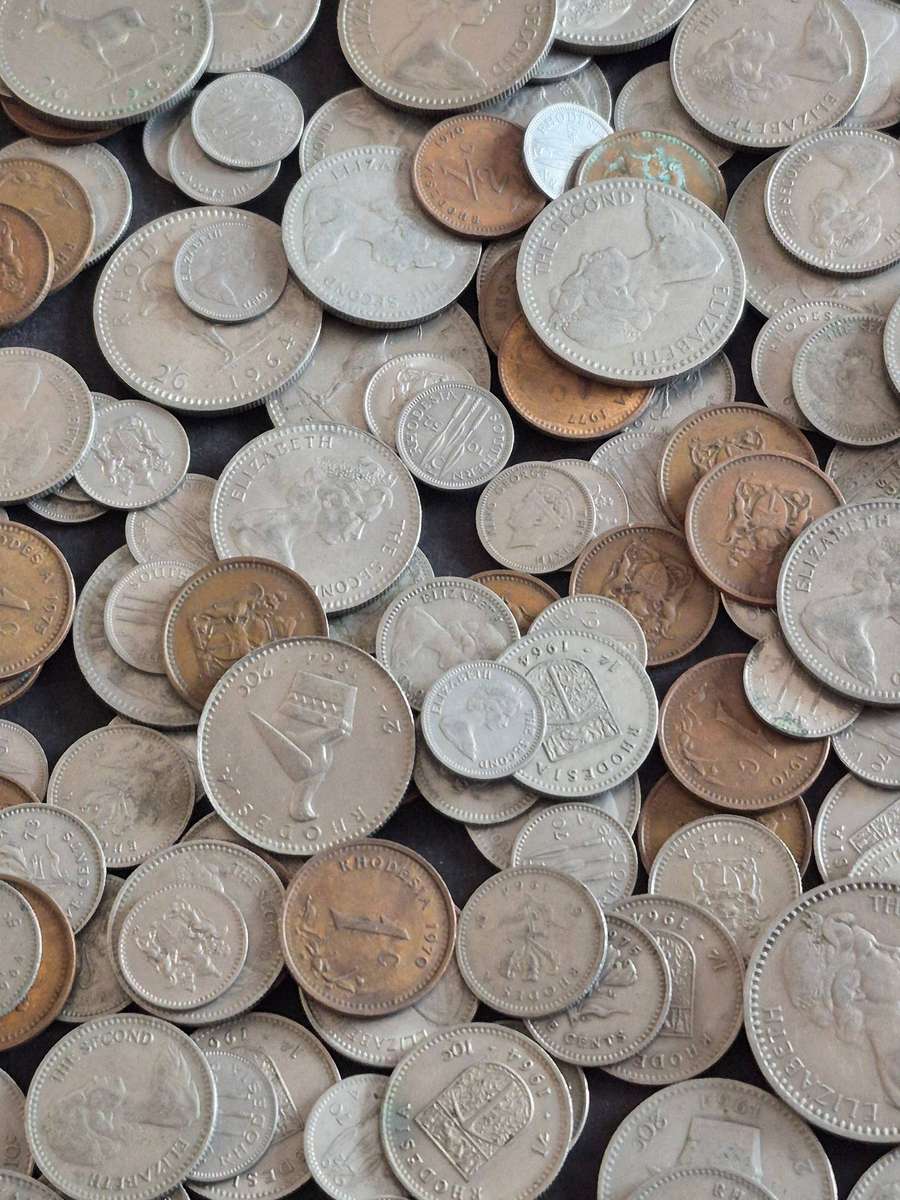 Mixed Lot of Rhodesia 25/20/10 and 5 Cents and Threepence Coins 1kg