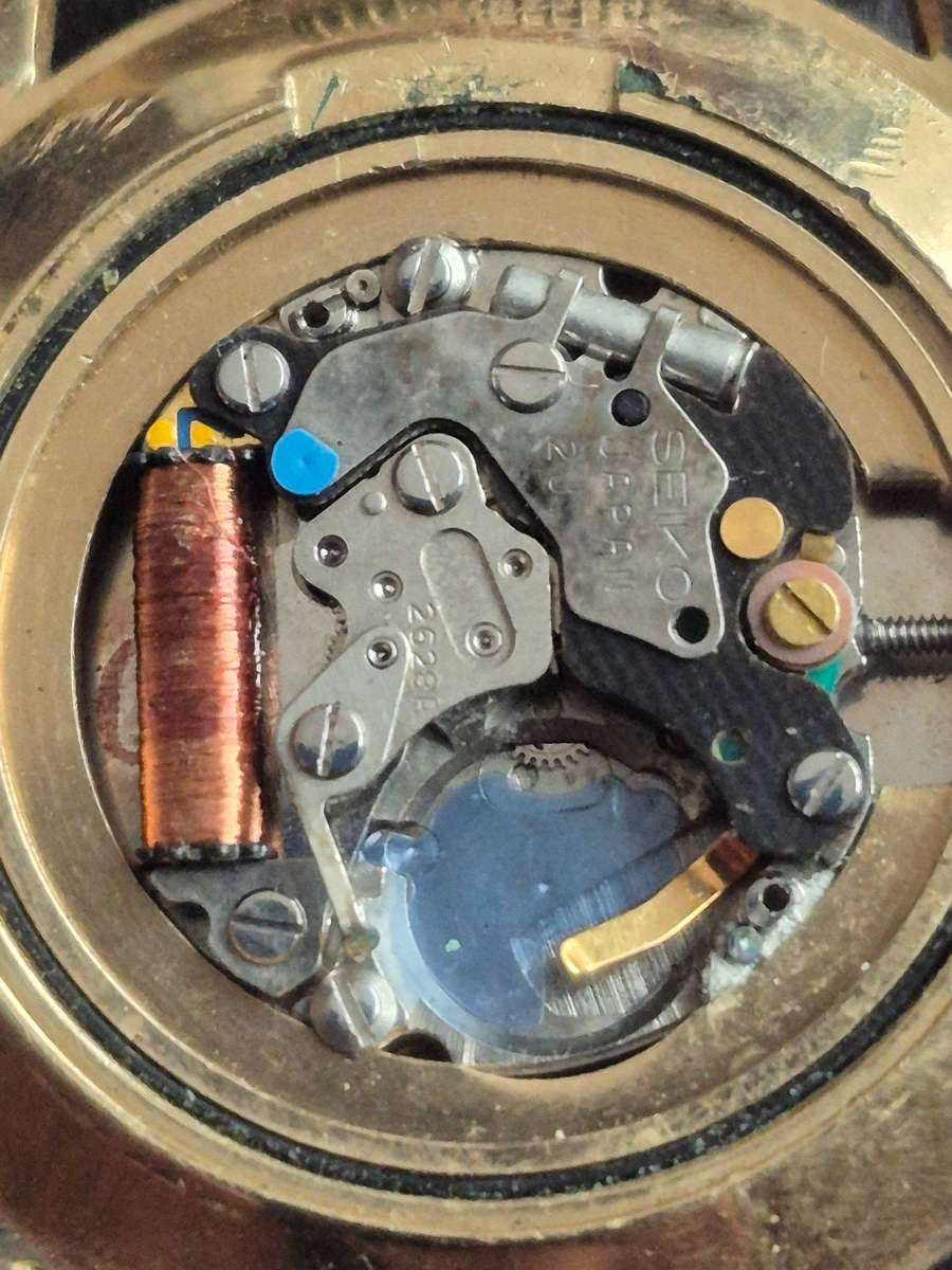 Vintage Men's Seiko Quartz Watch - nice condition- untested