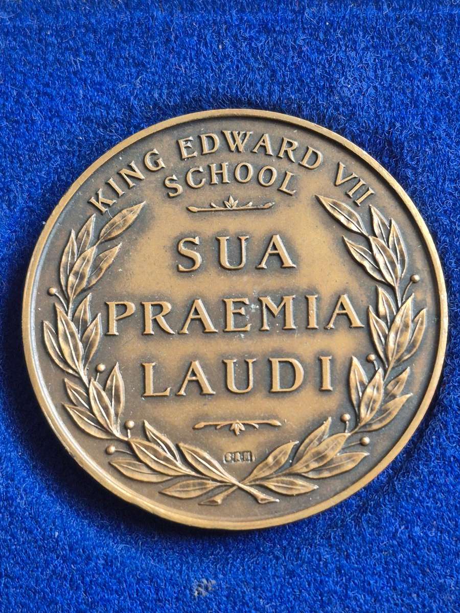 SA Mint Bronze Medallion King Edward VII School SUA Praemia Laudi 45mm x 45mm
