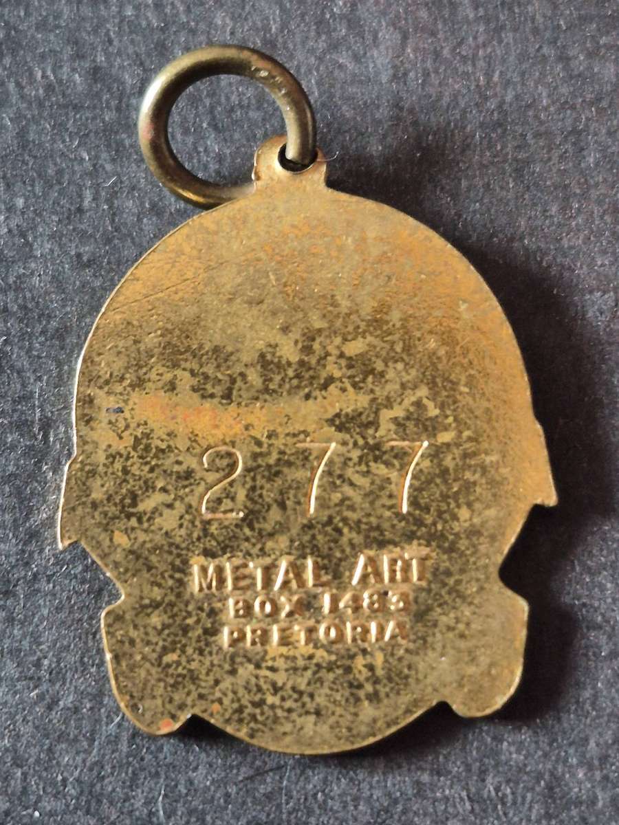 Johannesburg Enamel Turf Club Badge 1956 no. 277