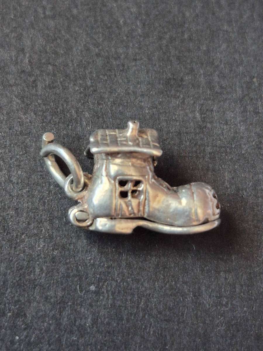 Vintage Sterling Silver "old woman who lived in a boot" Charm 2.8g