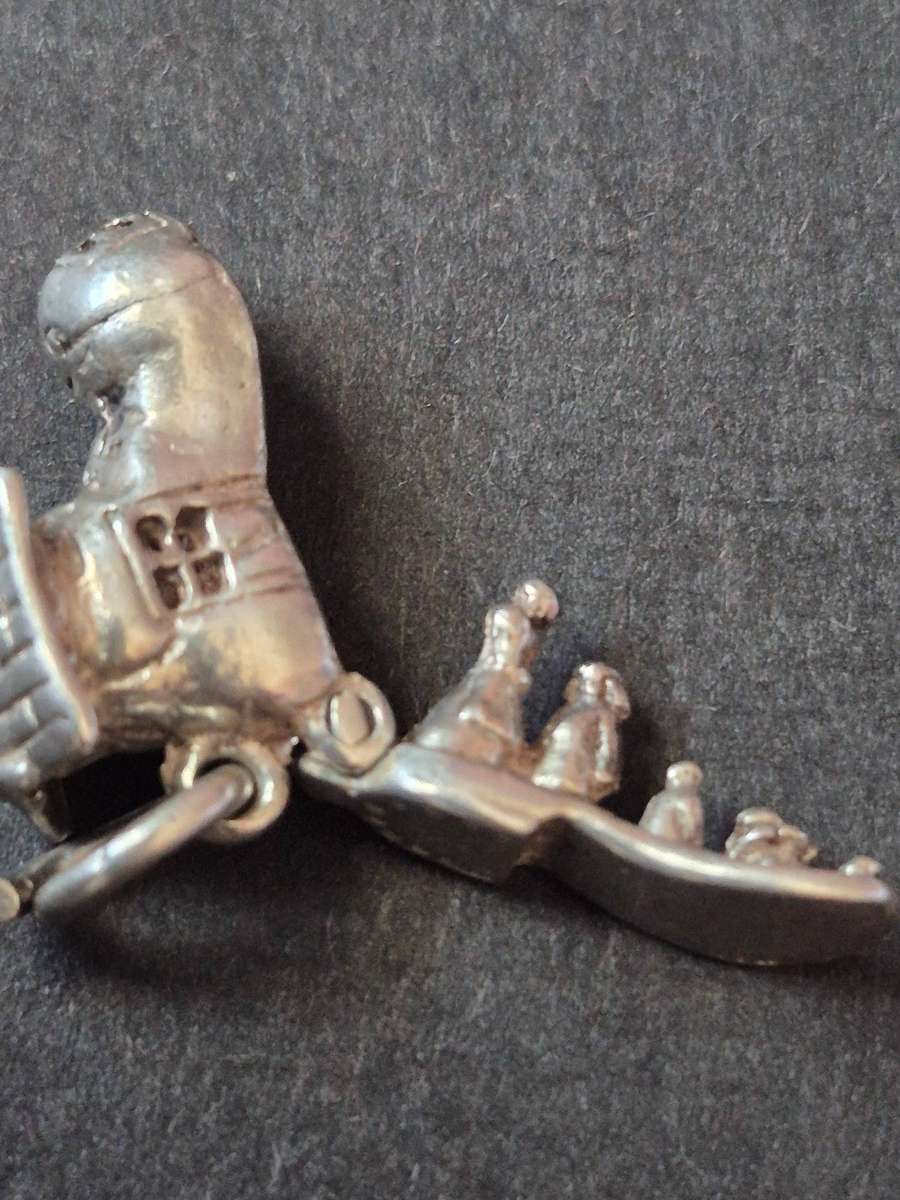 Vintage Sterling Silver "old woman who lived in a boot" Charm 2.8g