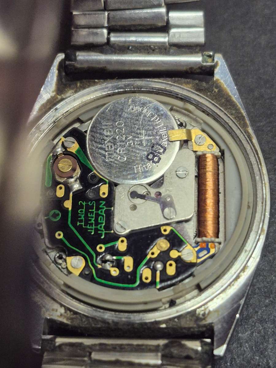 Vintage Men's Seiko Quartz Watch (unchecked) - sold as is