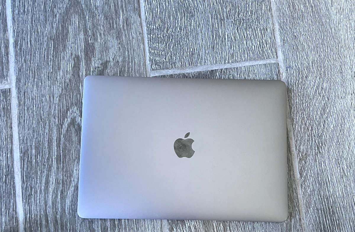 2019 Macbook Pro 13" A2159 laptop ( NOT SWITCHING ON SELLING FOR SPARES)