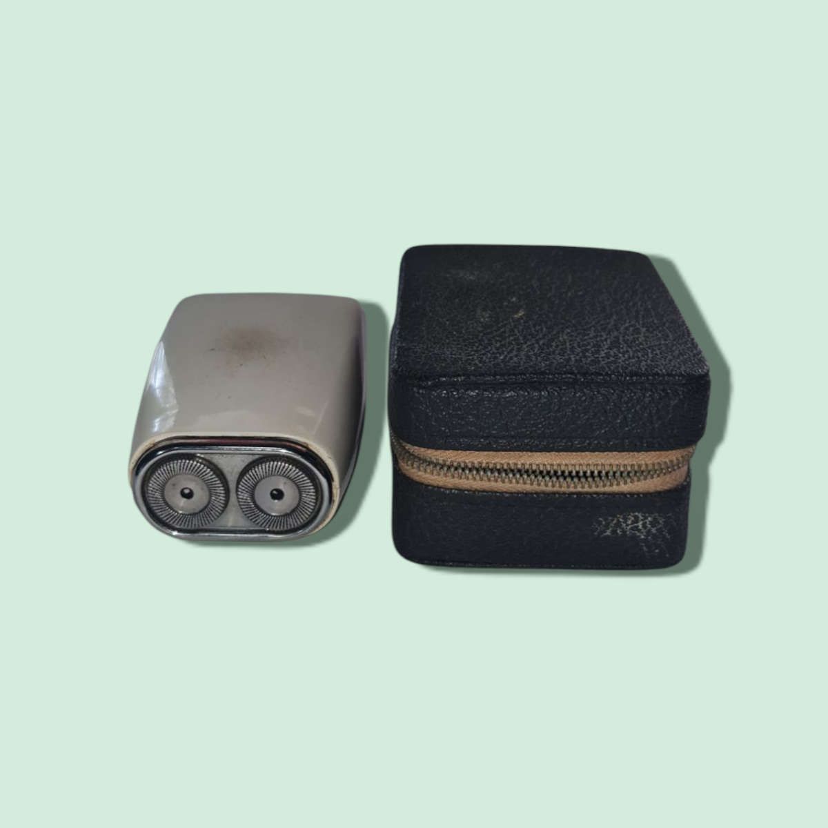 Philips Philishave Battery Shaver with Case