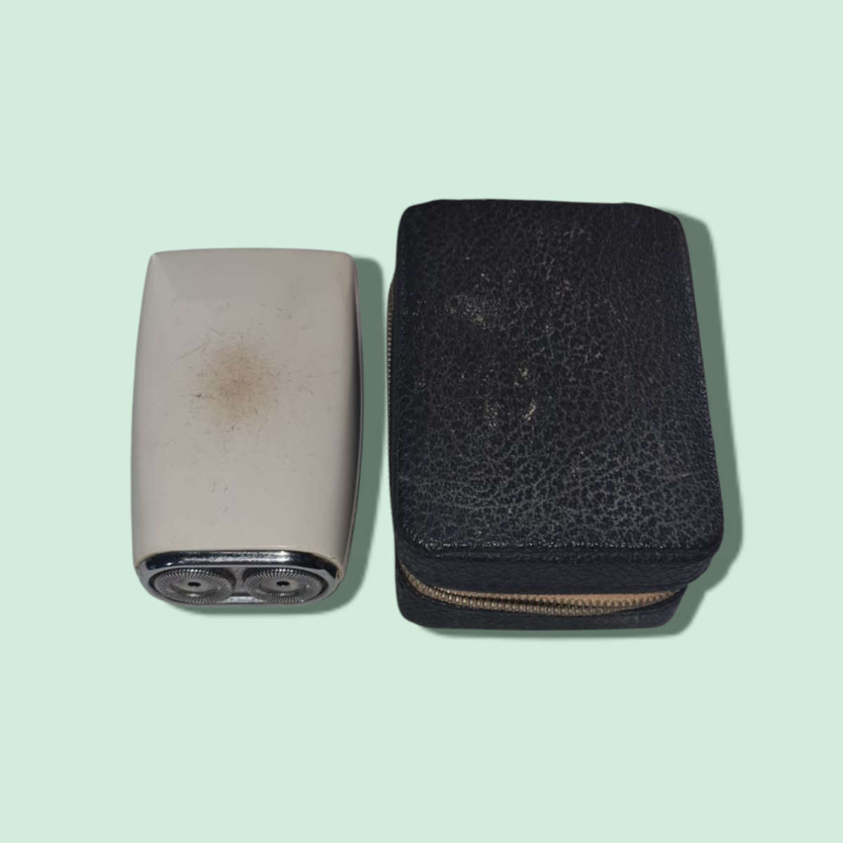 Philips Philishave Battery Shaver with Case