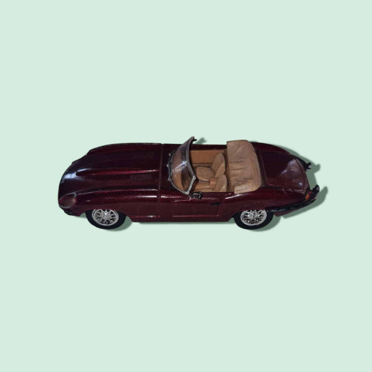CORGI CLASSICS JAGUAR E TYPE OPEN TOP OPALESCENT MAROON