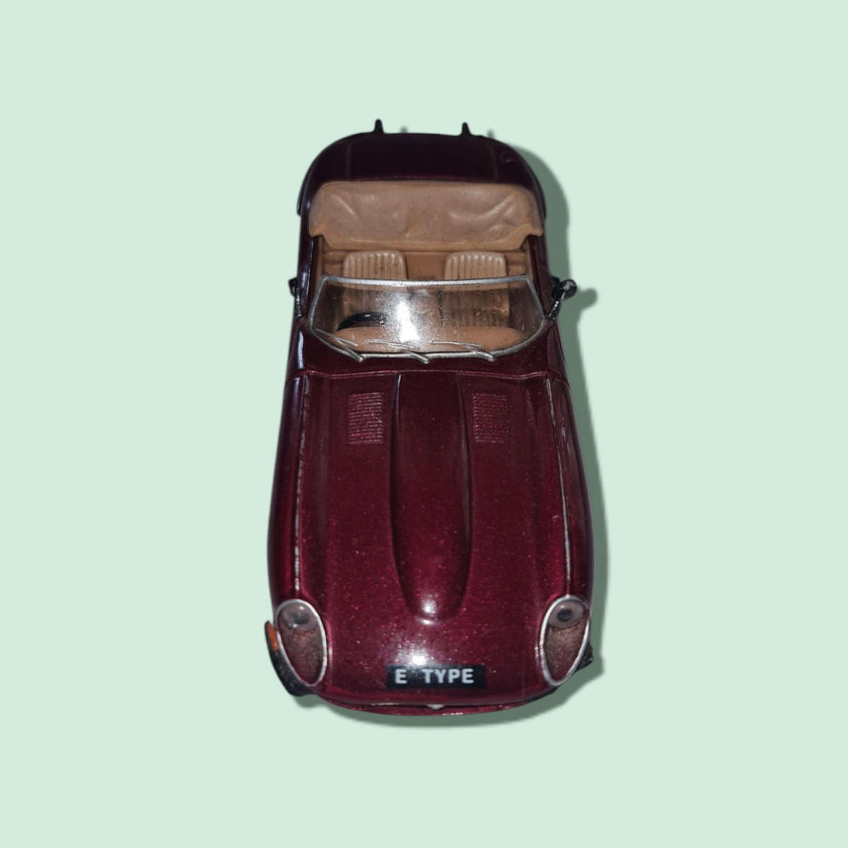 CORGI CLASSICS JAGUAR E TYPE OPEN TOP OPALESCENT MAROON
