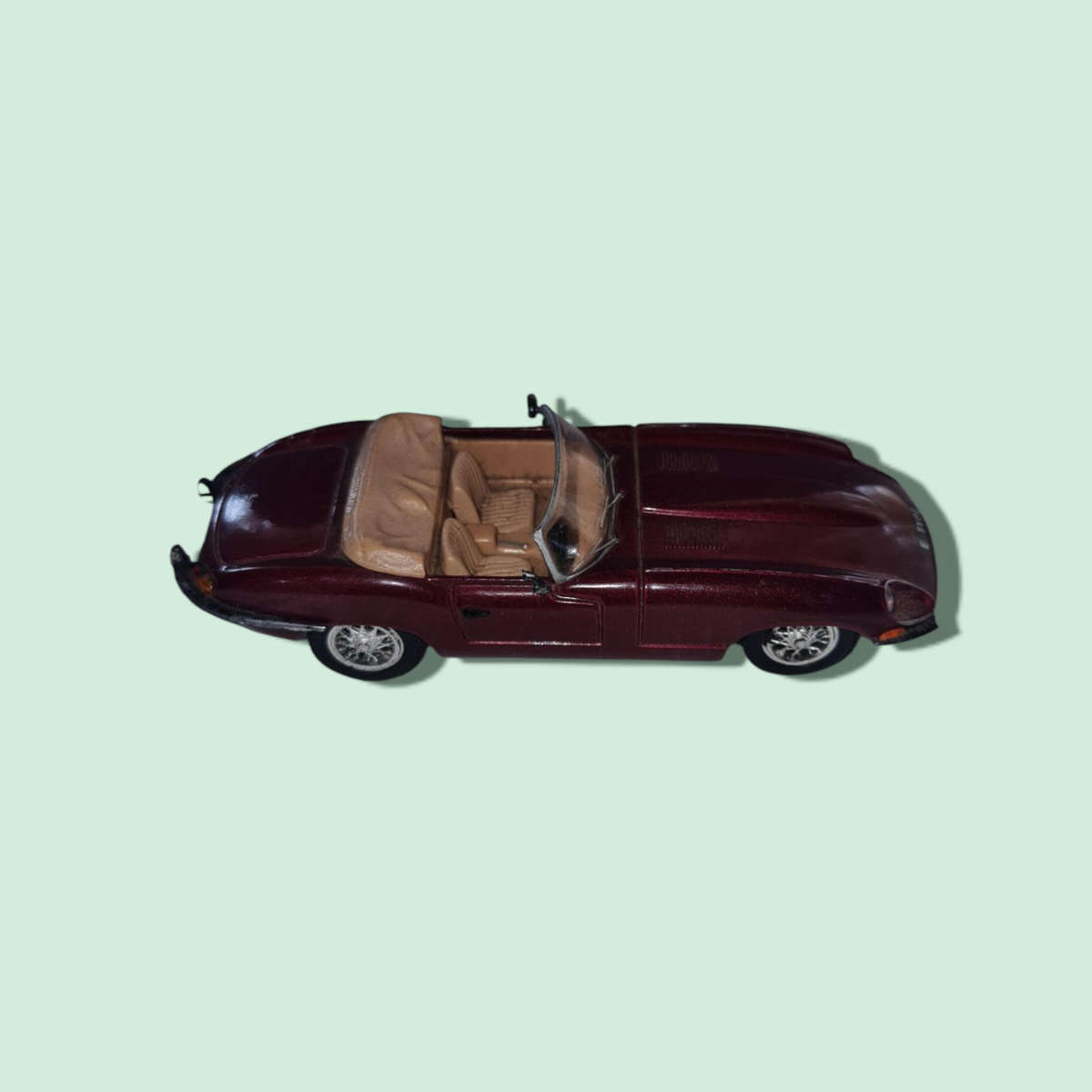 CORGI CLASSICS JAGUAR E TYPE OPEN TOP OPALESCENT MAROON