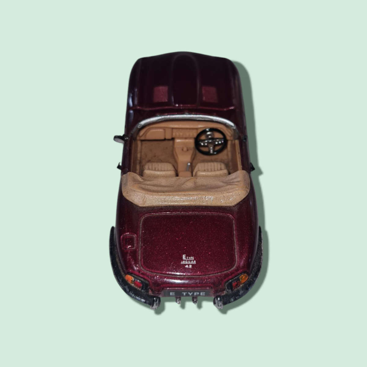 CORGI CLASSICS JAGUAR E TYPE OPEN TOP OPALESCENT MAROON