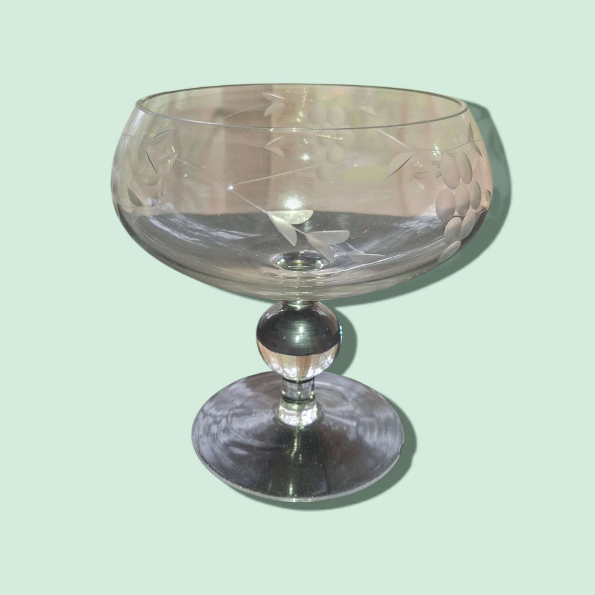 Dessert dish glasses with etched grapes motif