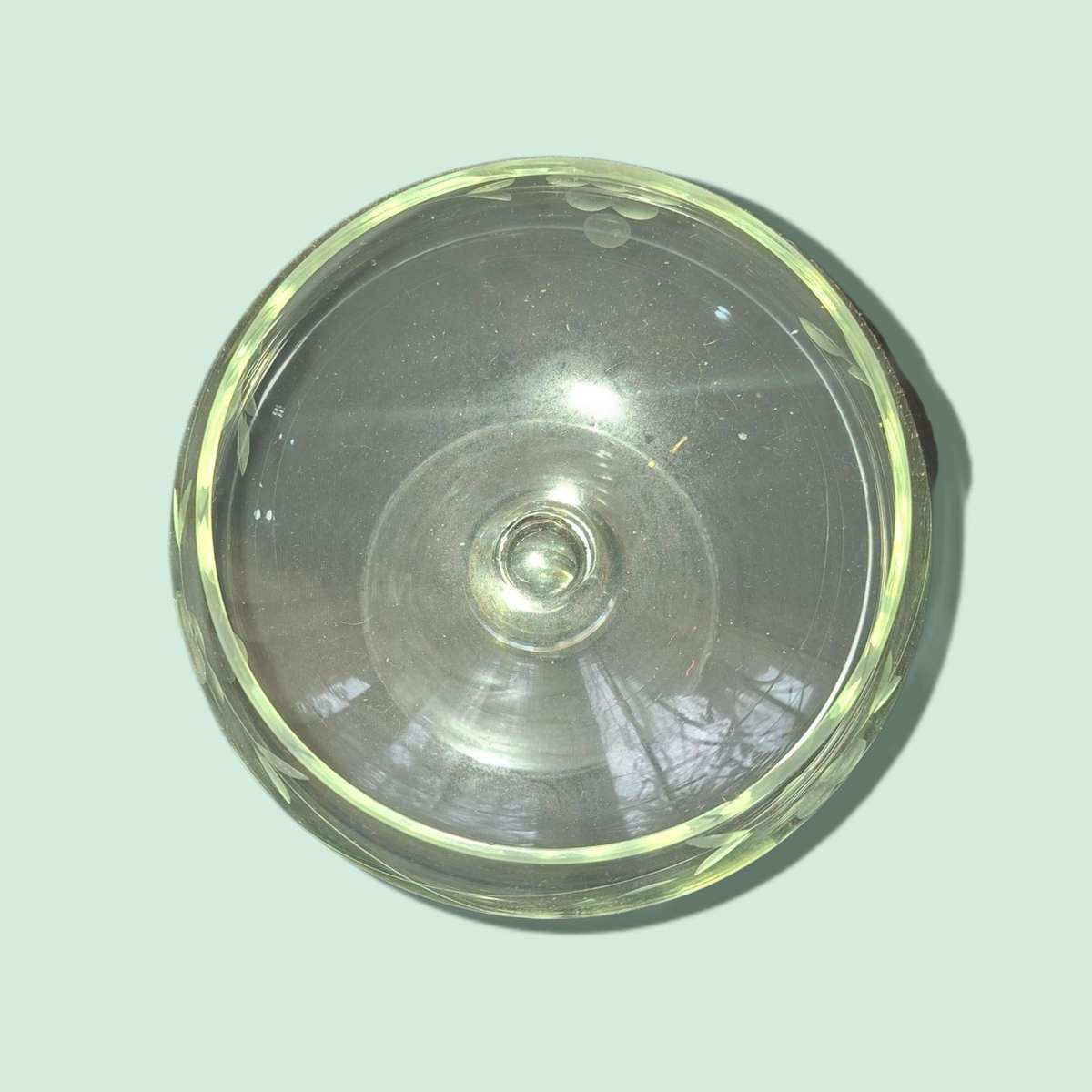 Dessert dish glasses with etched grapes motif