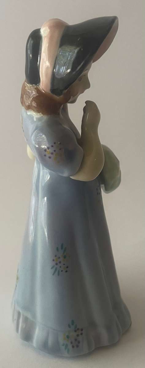 Rare Wade of England porcelain figurine Cynthia 3