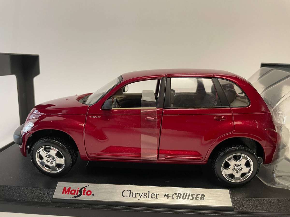 Maisto Super edition Chrysler PT Cruiser 1:18 scale die cast model