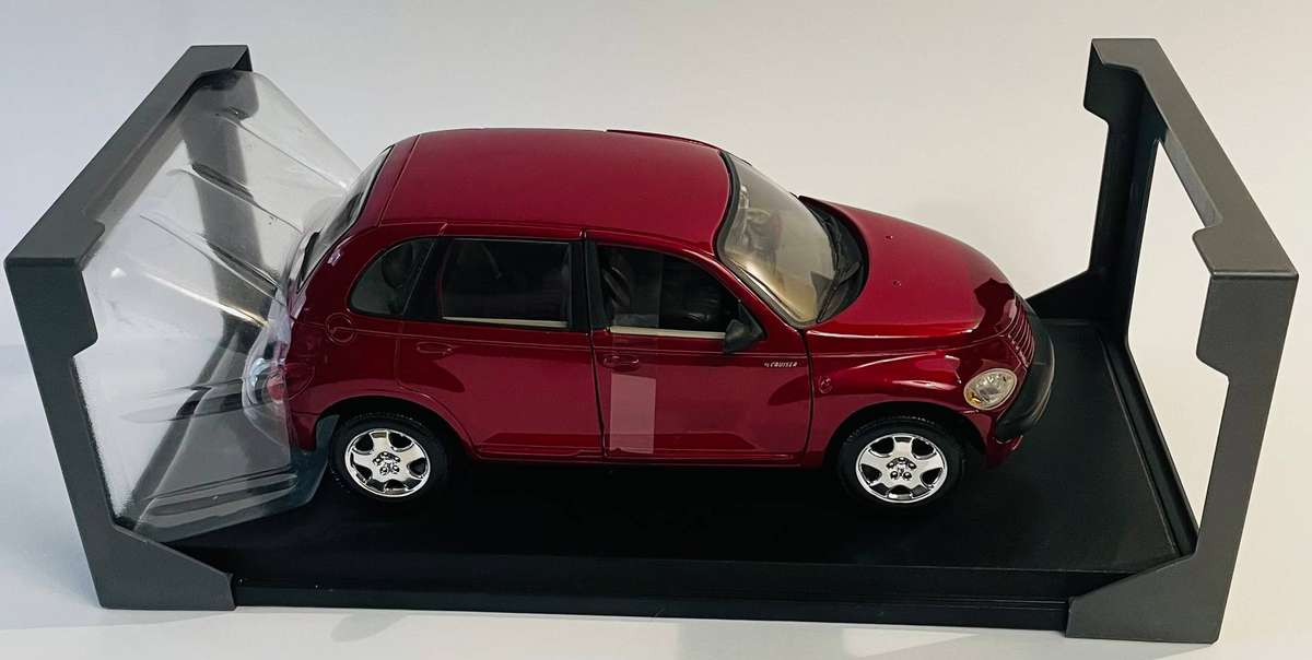 Maisto Super edition Chrysler PT Cruiser 1:18 scale die cast model