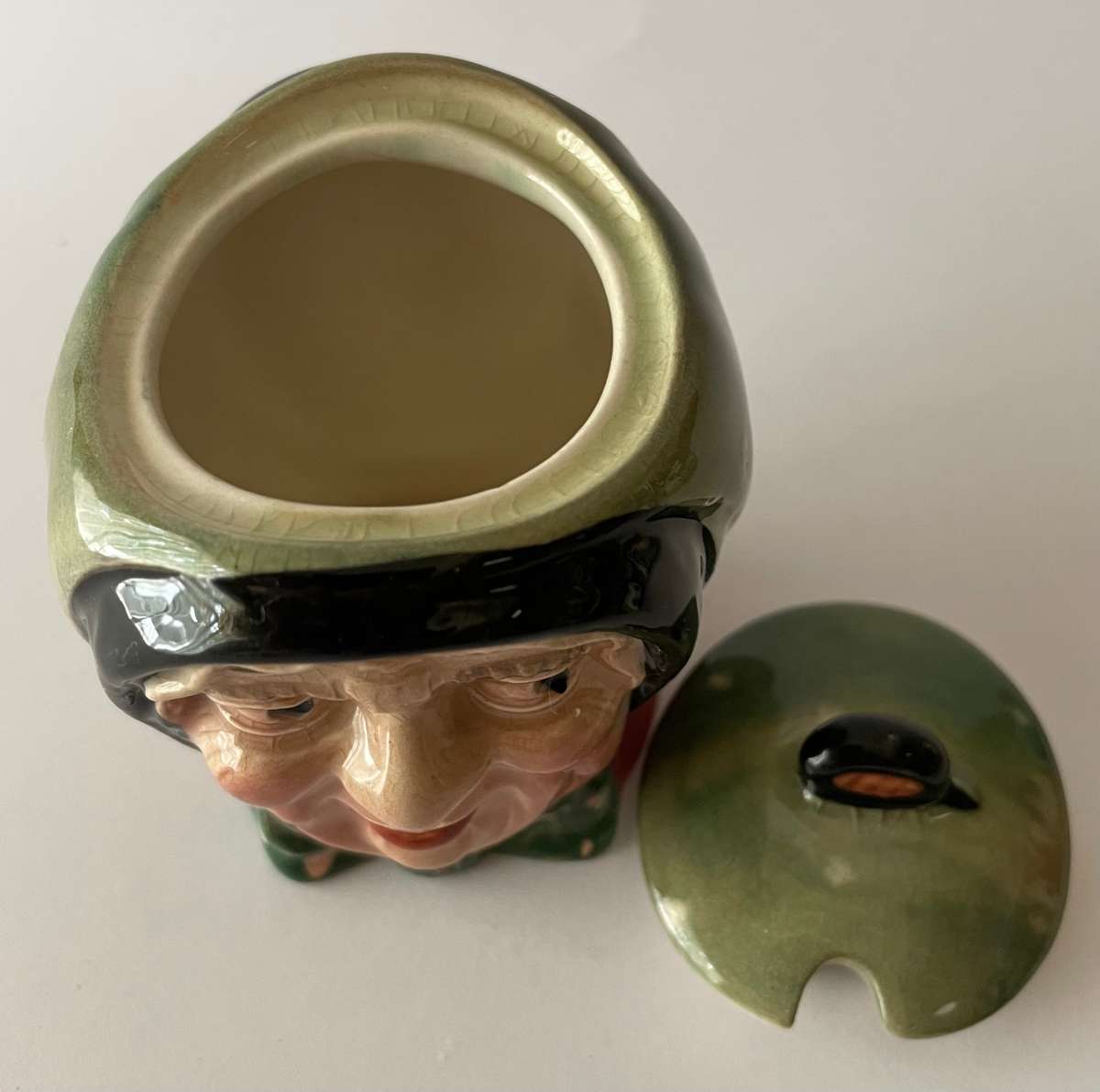 Beswick Dickens ware condiment set (salt and pepper shaker and mustard pot)