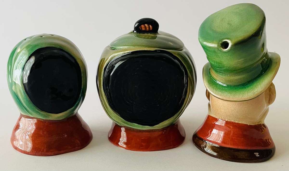 Beswick Dickens ware condiment set (salt and pepper shaker and mustard pot)