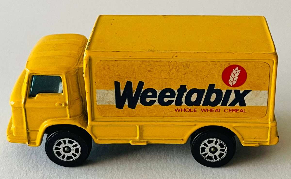 Corgi juniors Leyland Terrier die cast model